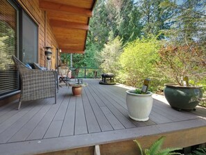 Terrace/patio - Quiet Romantic Getaway at Wild Coast Lure (Port Renfrew)