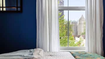 3 bedrooms, desk, iron/ironing board, travel crib