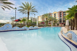 A heated pool - Orlando | Couples Resort Pad | Pool + Hot Tub (Orlando)