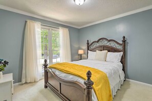 3 bedrooms, iron/ironing board, WiFi, bed sheets - Peaceful Dallas Home w/ Deck + Charcoal Grill (Dallas)
