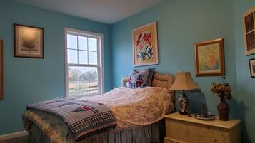 2 bedrooms, iron/ironing board, Internet, bed sheets