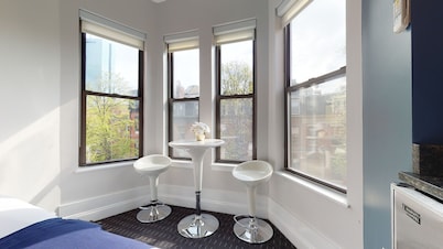 Maverick Suites at 400 Columbus Ave