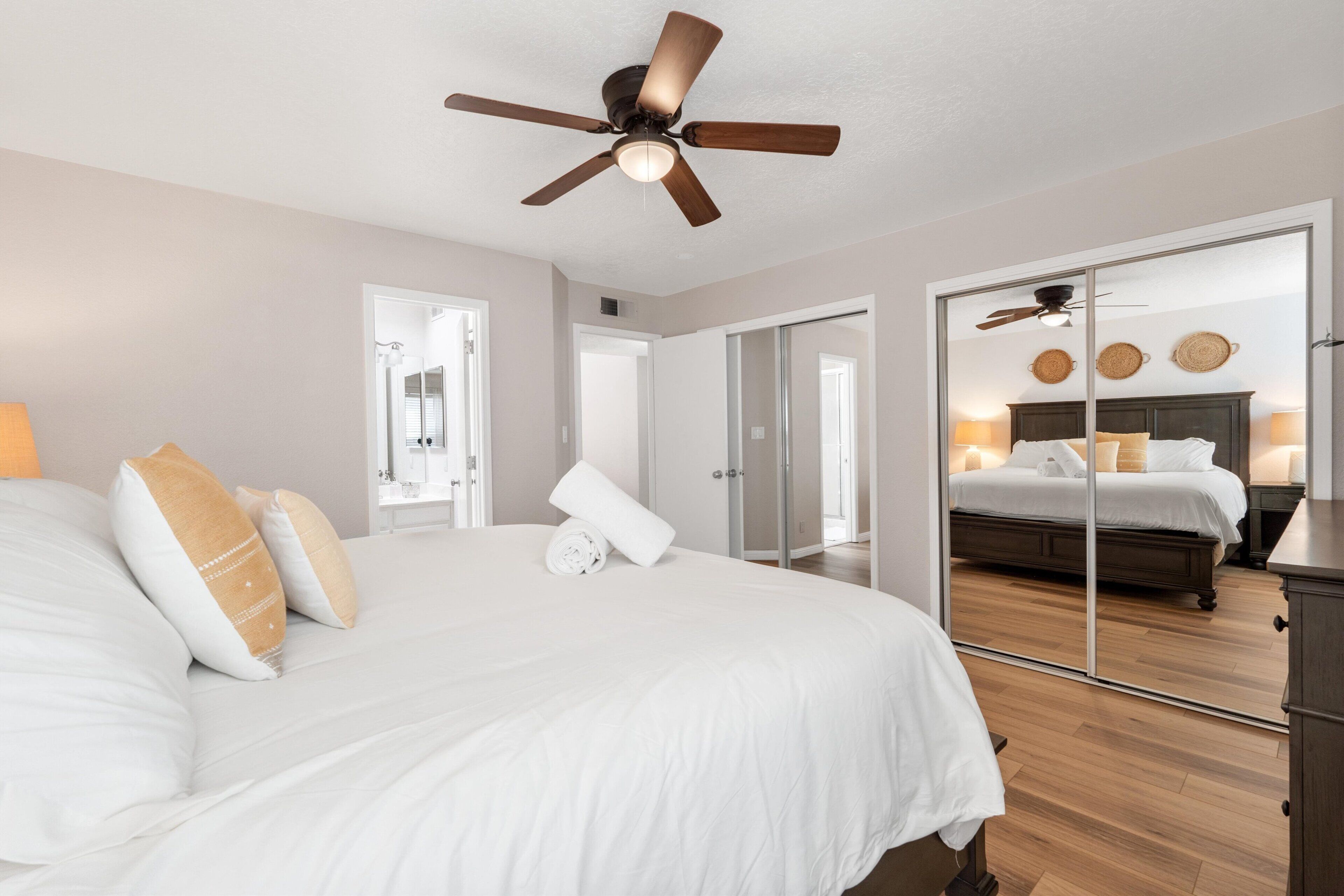 3 chambres, fer et planche à repasser, Wi-Fi gratuit, draps fournis