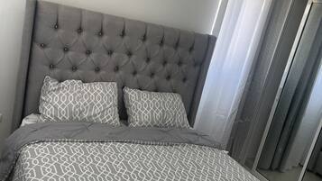 City Apartment | 3 bedrooms, iron/ironing board, free WiFi