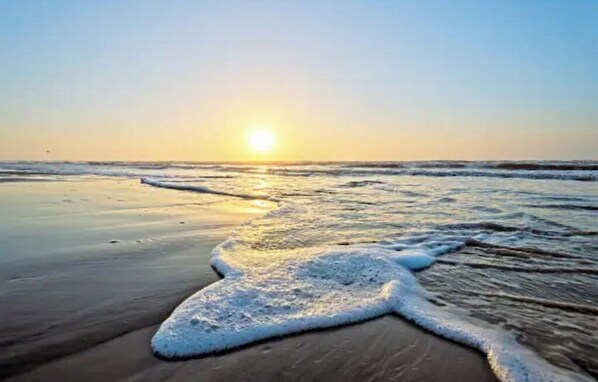 沙滩椅、沙滩毛巾