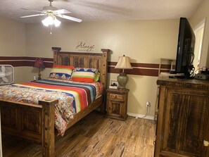 4 bedrooms, desk, iron/ironing board, free WiFi - Spacious 4 Bedroom Home near Buffalo River and Scenic Hwy 7 Motorcycle Route (Harrison)