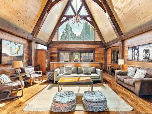 Bullhead Mountain Lodge | Luxurious Black Mountain Home with Pool, Game room, and More!