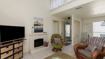 Condo (2 Bedrooms) | Kemudahan hartanah