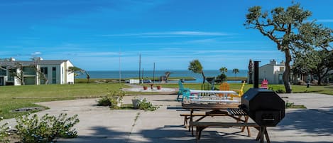 Condo (2 Bedrooms) | Property amenity