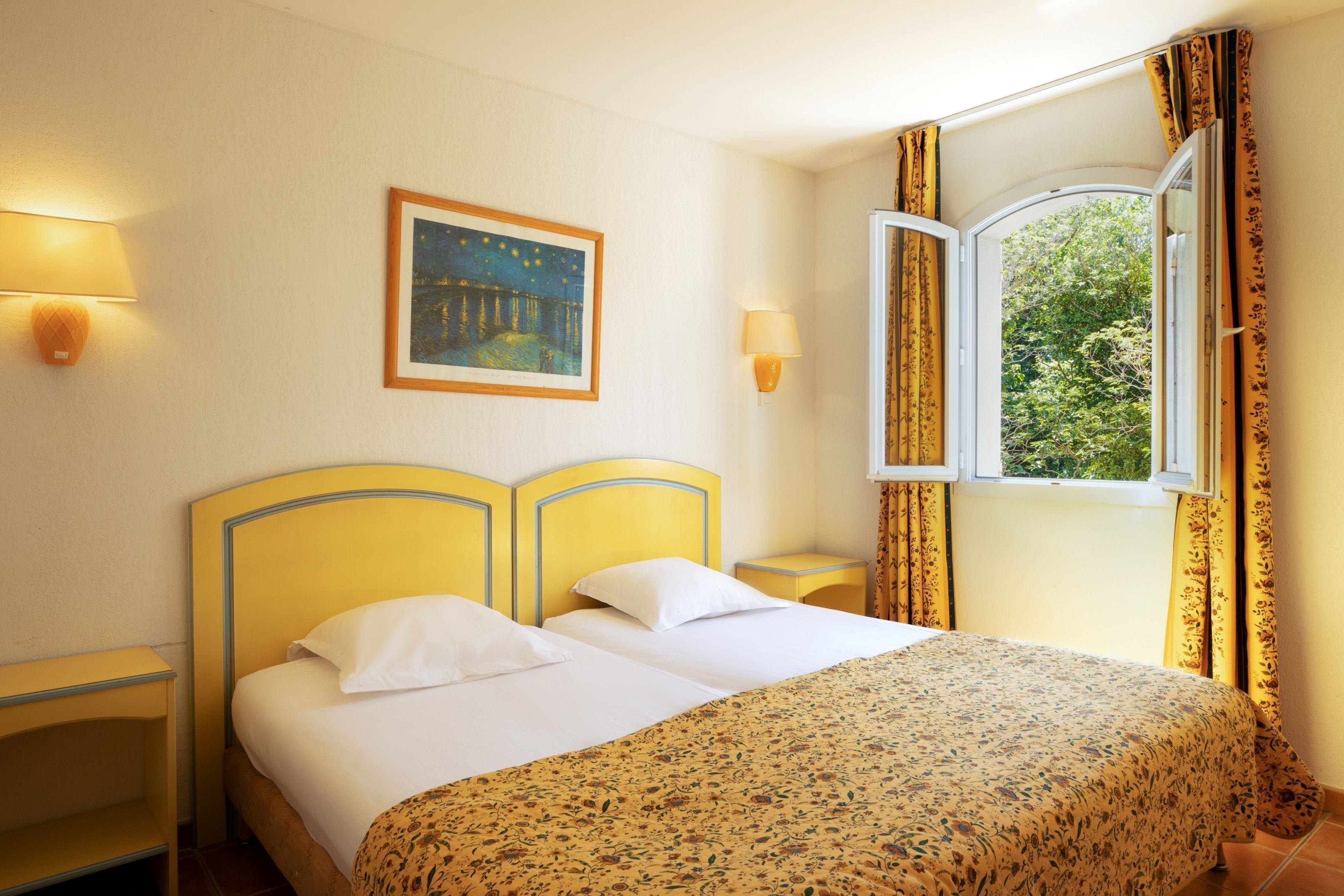 2 chambres, coffres-forts dans les chambres, Wi-Fi, draps fournis