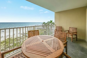 Outdoor dining - Fourwinds 403- Great for Family, Relax on the Balcony! (Orange Beach)
