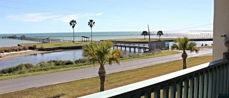 Condo (2 Bedrooms) | Front of property