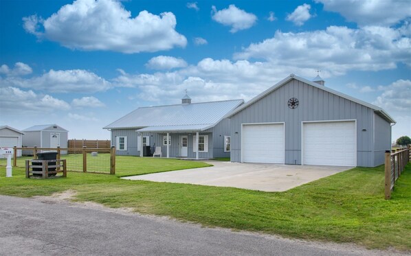 House (3 Bedrooms) | Property amenity