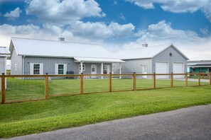 House (3 Bedrooms) | Property amenity