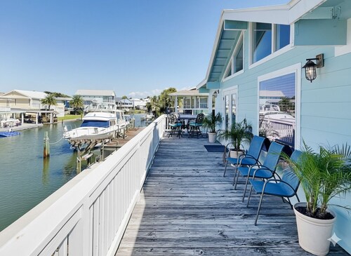 Sandy Oasis by Miss Kitty’s