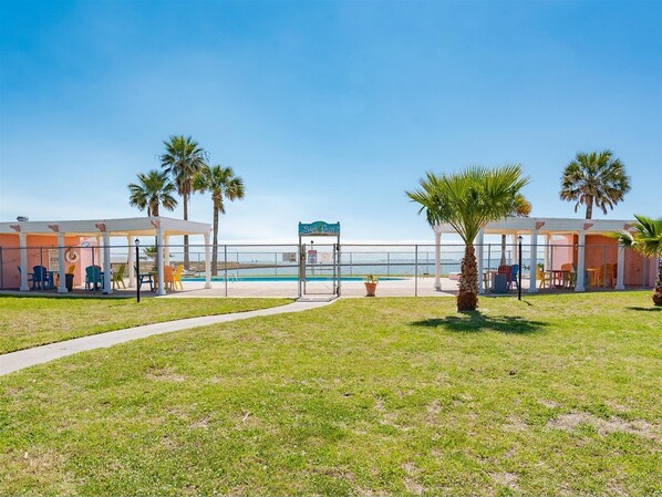 Condo (2 Bedrooms) | Property amenity