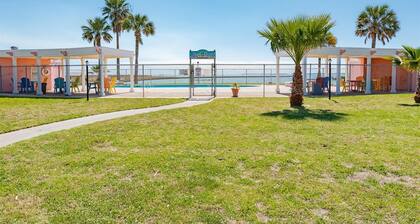 Sea Gun Bayhome #128 by Miss Kitty’s