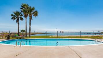 Condo (2 Bedrooms) | Property amenity