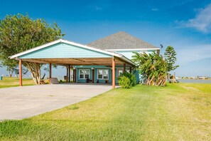 Property amenity - Waterfront Escape by Miss Kitty’s (Rockport)