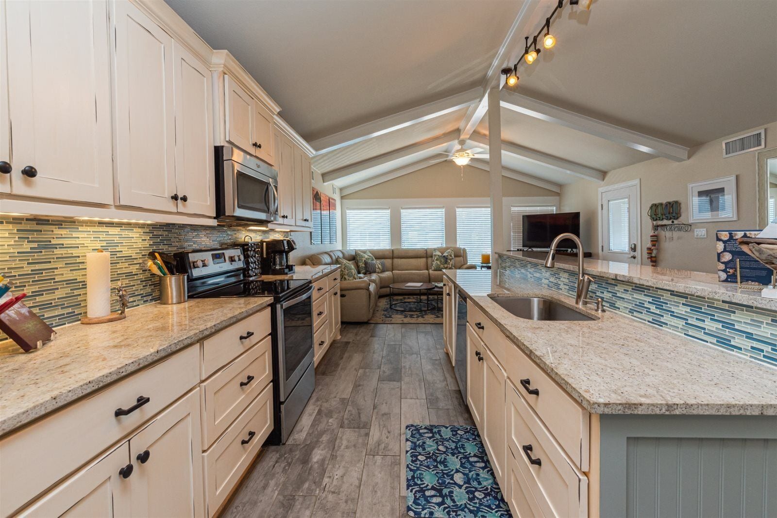 House (3 Bedrooms) | Property amenity