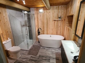 Bathtub, hair dryer, towels, toilet paper - The Starry beach, lake front cottage (Amherst)