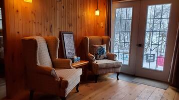 Smart-TV, Kamin, Tischfußball