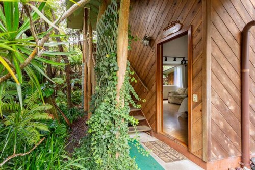 Relaxing 2-bedroom Lodge in Volcano with Hot Tub