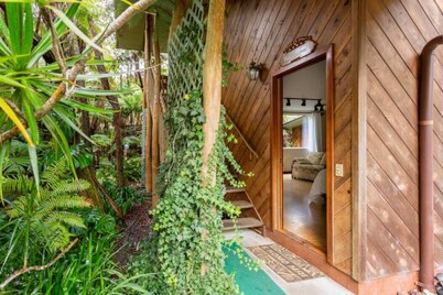 Relaxing 2-bedroom Lodge in Volcano with Hot Tub