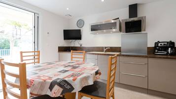 Réfrigérateur, micro-ondes, four, lave-vaisselle