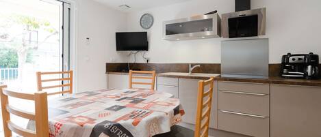 冰箱、微波炉、烤箱、洗碗机