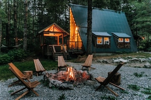 Property grounds - The A-Frame @ SkyCamp: Classic cabin with Hot Tub and BBQ near Stevens Pass (Skykomish)