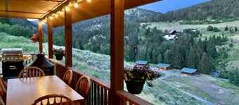 'Mammoth Overlook of Yellowstone' Mountain Views! Near North Entrance!