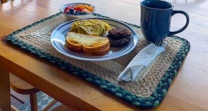 `Mammoth Overlook of Yellowstone` Mountain Views! Near North Entrance!