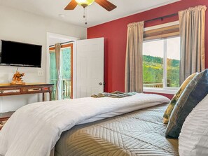 3 bedrooms, desk, iron/ironing board, travel cot - `Mammoth Overlook of Yellowstone` Mountain Views! Near North Entrance! (Gardiner)
