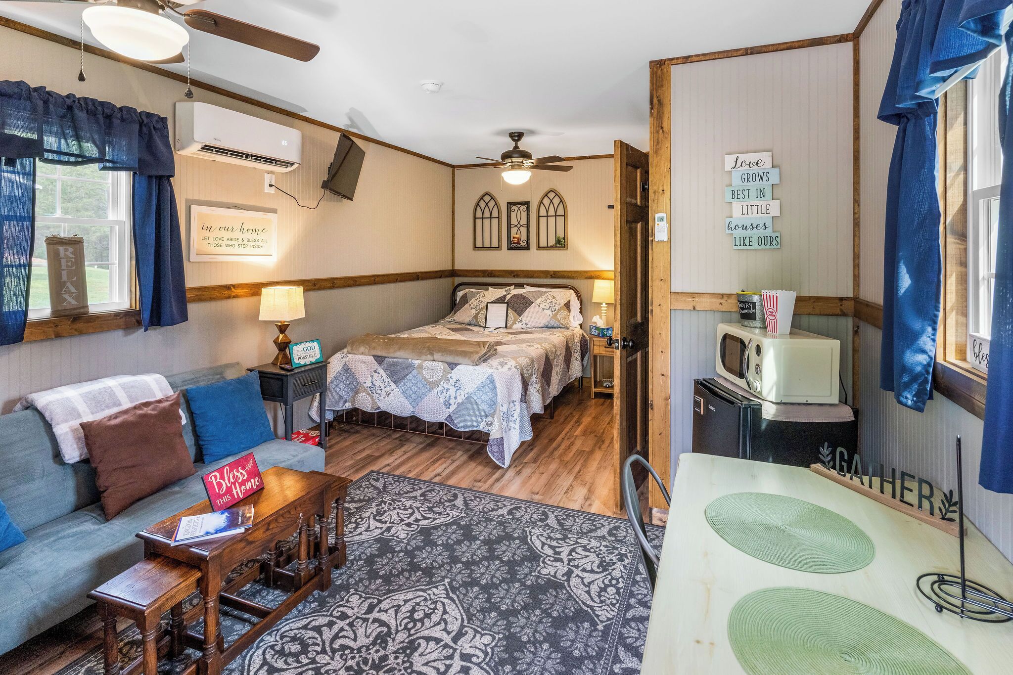 1 habitación, tabla de planchar con plancha, wifi gratis y ropa de cama 