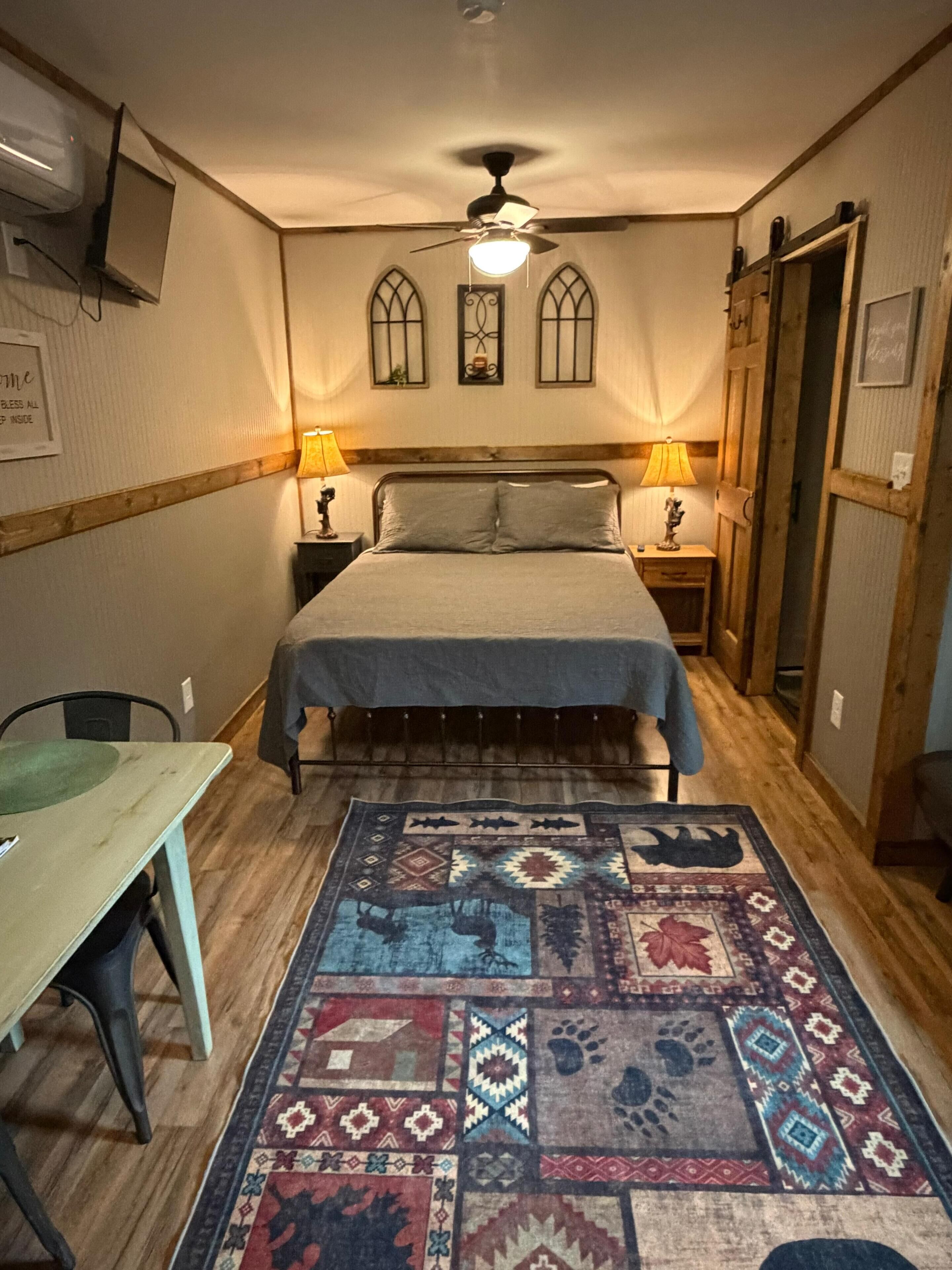 1 habitación, tabla de planchar con plancha, wifi gratis y ropa de cama 