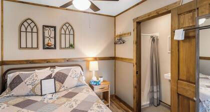 Encounter the Glory Cabin 2 in the heart of Moravian Falls, NC