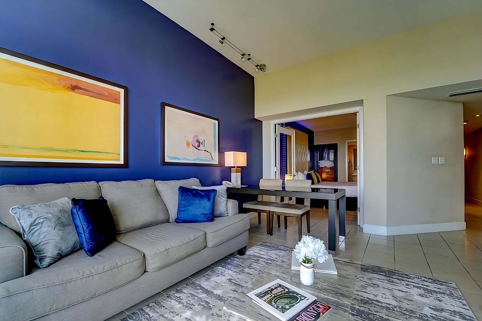 South Beach Escape! 3 Comfortable Units, Garden View, Onsite Pool