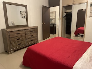 2 bedrooms, free WiFi, bed sheets - Centrally Located 2 bed 1 bath apartment! Great Value (Sinajana)