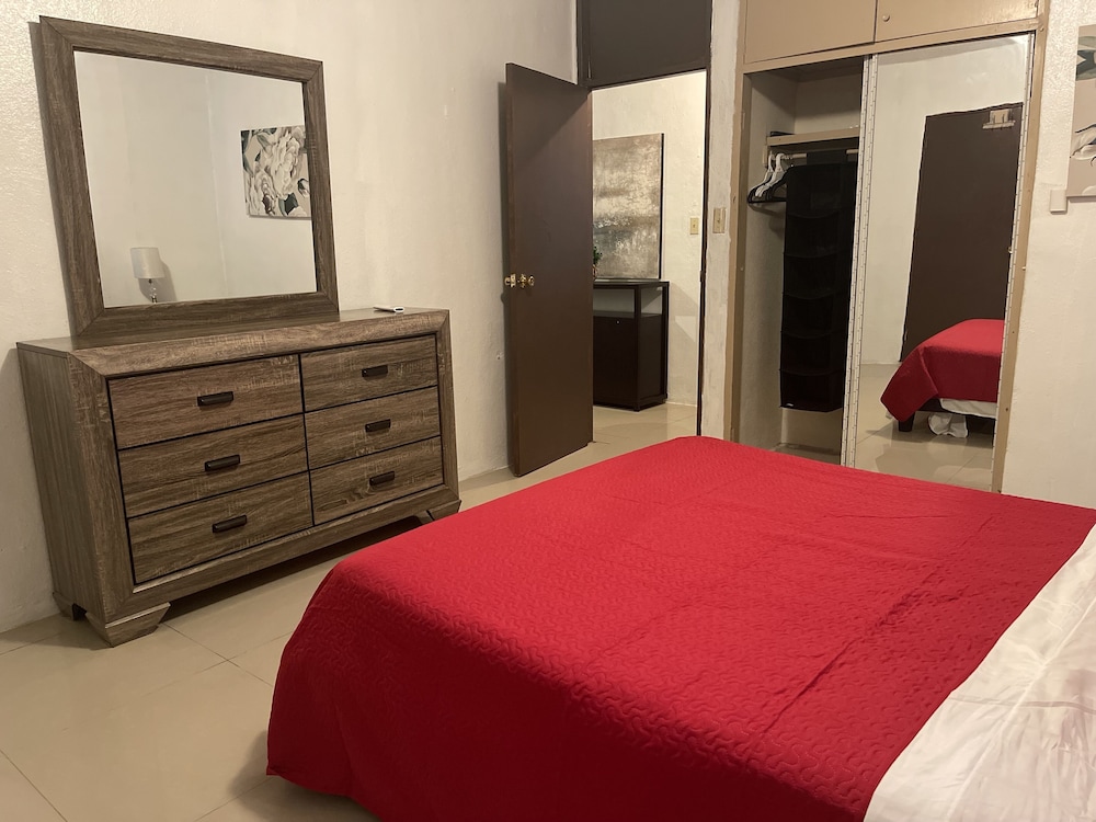 Centrally Located 2 bed 1 bath apartment! Great Value Sinajana Vrbo