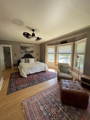 3 bedrooms, desk, travel cot, free WiFi