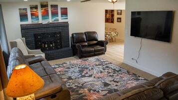 Smart TV, fireplace, video games, table tennis