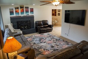 تلفزيون ذكي، مدفأة، ألعاب فيديو، تنس طاولة