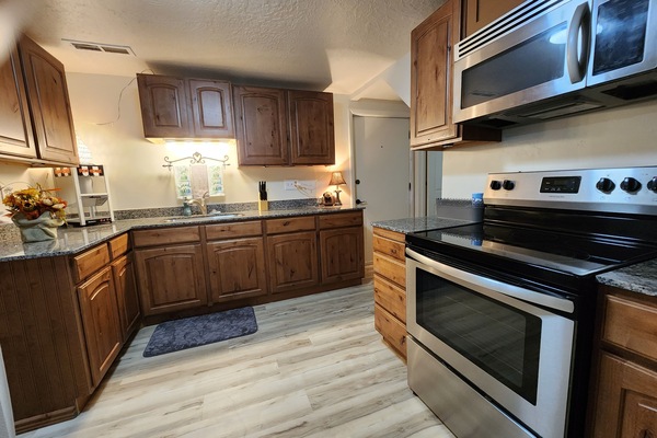 Frigorífic, microones, forn i placa de cuina