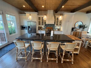 Fridge, microwave, oven, stovetop - Grand Waterfront-Luxury 4-Level Lakefront Retreat, Community Pool (Langley)