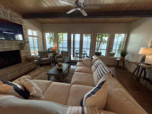 Smart TV, fireplace - Grand Waterfront-Luxury 4-Level Lakefront Retreat, Community Pool (Langley)