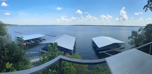 Grand Waterfront-Luxury 4-Level Lakefront Retreat, Community Pool