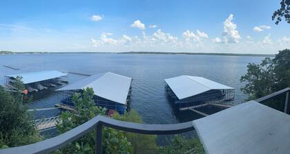 Grand Waterfront-Luxury 4-Level Lakefront Retreat, Community Pool