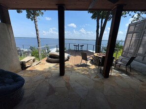 Terrace/patio - Grand Waterfront-Luxury 4-Level Lakefront Retreat, Community Pool (Langley)