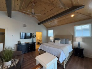 5 bedrooms, iron/ironing board, WiFi, bed sheets